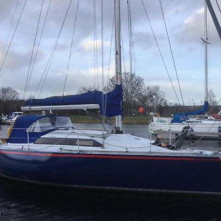 Отель Yacht Highwayman South Kessock Экстерьер фото