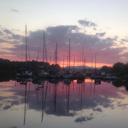 Отель Yacht Highwayman South Kessock Экстерьер фото