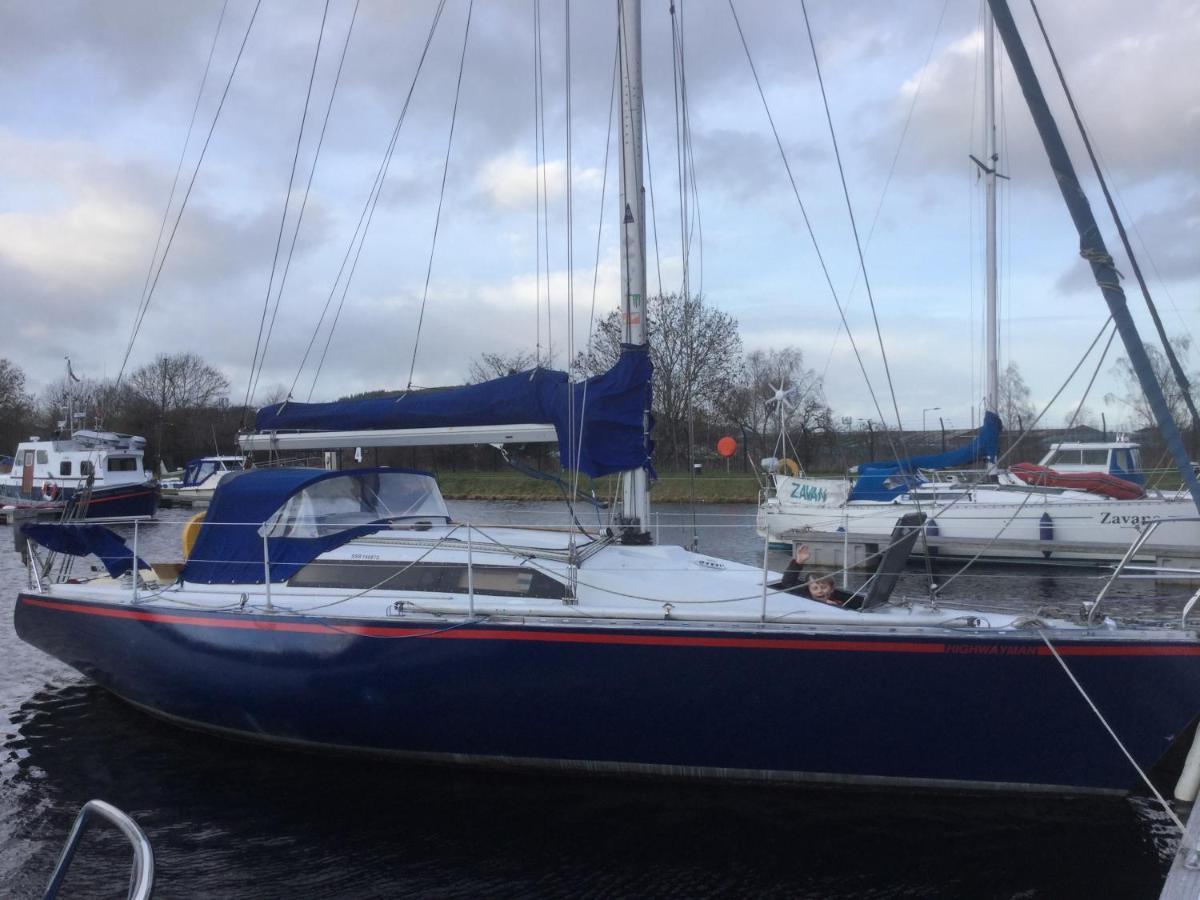 Отель Yacht Highwayman South Kessock Экстерьер фото