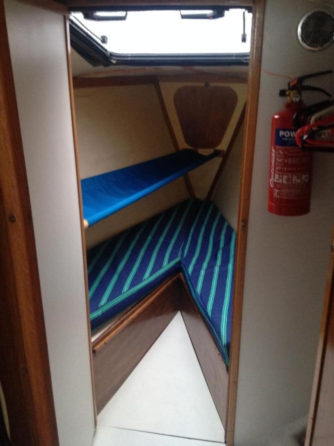 Отель Yacht Highwayman South Kessock Экстерьер фото
