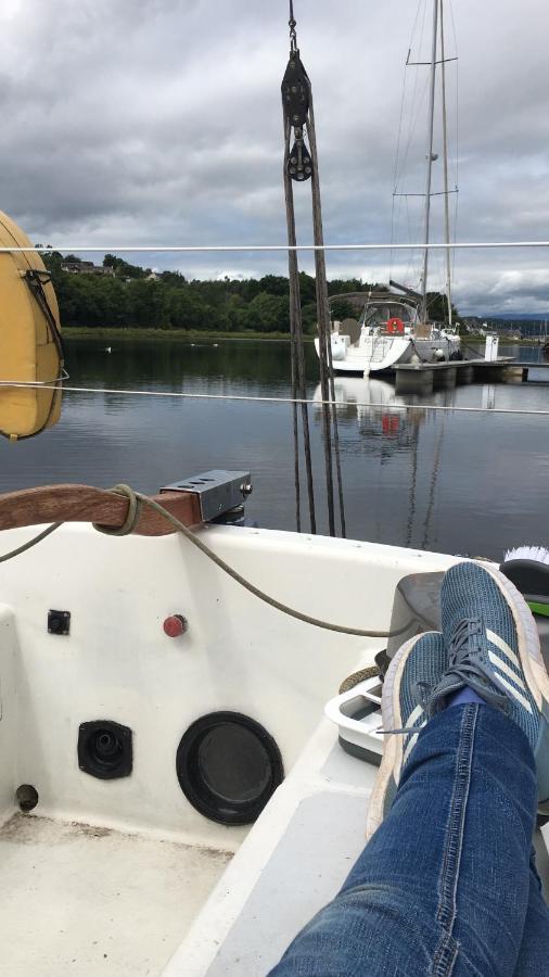 Отель Yacht Highwayman South Kessock Экстерьер фото